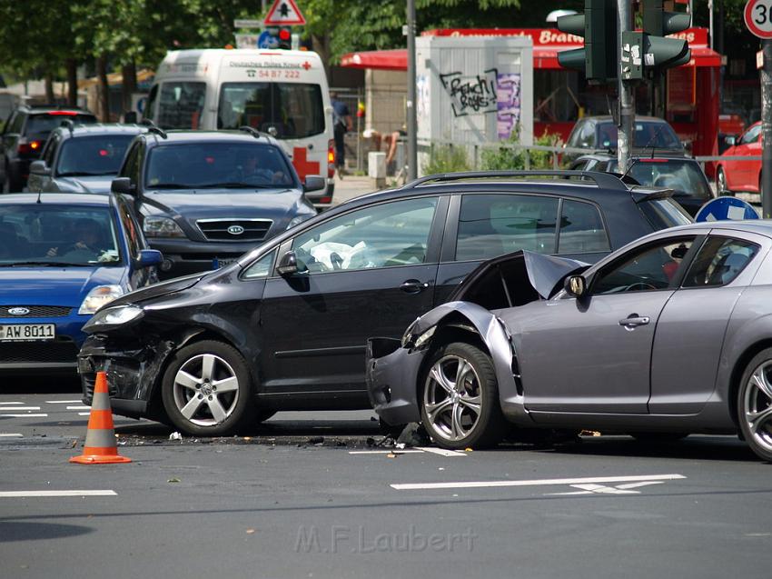 VU Koeln Hansaring Am Kuempchenshof P80.JPG